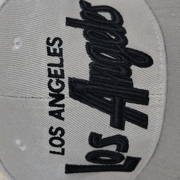 Los Angeles Gray Black Embroidered Lettering Snapback UNISEX - Picture 2 of 8